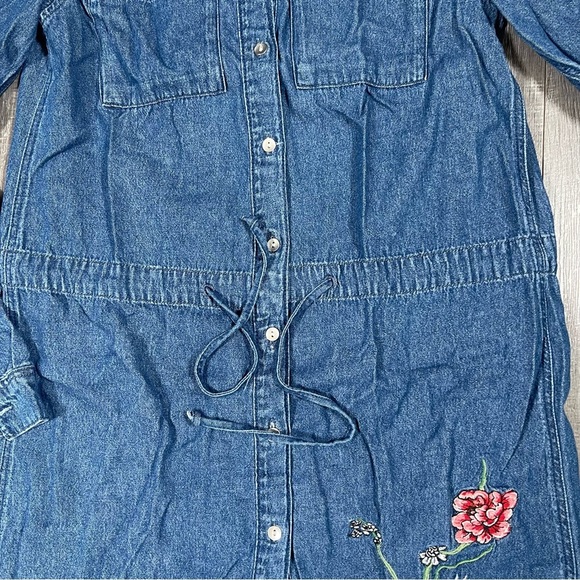 Divided H&M Denim Shirt Dress  Floral Embroidery Size 2 long sleeve - Picture 2 of 6